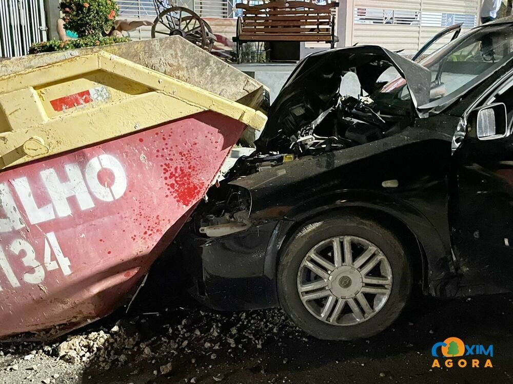 Imagem de compartilhamento para o artigo Três pessoas ficam feridas após carro colidir em caçamba de lixo em Coxim da MS Todo dia